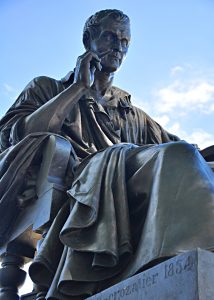 Ginebra, Suiza, estatua del filósofo Rousseau